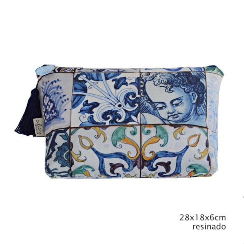 Handmade bag with representation of Portuguese tiles