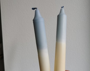 Dip Dye Candles Ensemble de 2 bleu pastel et beige sable, Pâques, teint à la main, trempé, cadeau, anniversaire, rayé,