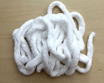 Snow Petite Chenille Trim (PC-B) by Vintage NeedleArts ~ 2 continuous yards
