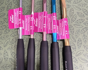 Susan Bates Soft Ergonomic Silvalume Crochet Hooks ~ CHOOSE YOUR SIZE aluminum hook with soft handle
