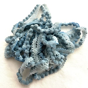 Bon Voyage Mini Pom Pom Trim (MPP-15) di Vintage NeedleArts ~ tinto a mano 2 metri continui