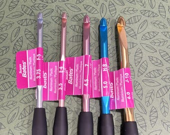 Susan Bates Soft Ergonomic Silvalume Crochet Hooks ~ CHOOSE YOUR SIZE aluminum hook with soft handle