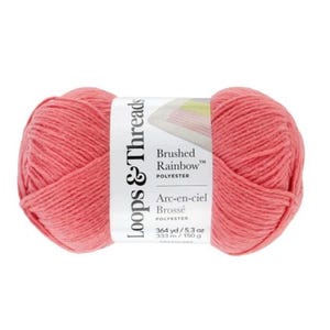 以下が含まれることがあります： コーラル色の Loops & Threads Brushed Rainbow ポリエステル糸の玉。ラベルには「Brushed Rainbow」と「Arc-en-ciel」と記載されています。糸は333m、150gです。編み物やかぎ針編みのプロジェクトに最適です。