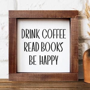 Boekenhoekje Koffie drinken Boeken lezen Be Happy Houten bord Boekenplankinrichting Gepersonaliseerde cadeaus voor lezers Book Lover Gift Bibliotheekbord
