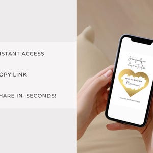 May include: A gold heart-shaped card with the text "J'ai quelque chose &agrave; te dire" and "veux-tu &ecirc;tre ma Marraine?" on a white background. The card is being held by a person's hand.