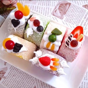 Fake Fruit Swiss Roll Cake,Simulated Dessert Cream Cakes, Food Model,Dessert Shop Decoration