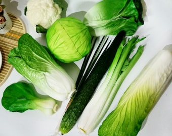 Verdure finte di cavolo e cetriolo, modello di uva e mela finta, accessori per il cibo, decorazioni per la cucina