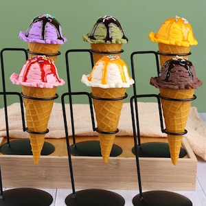 Gefälschte Obsteiscreme, simulierter Dessertcremekuchen, knusprige süße Waffel, Fake Food Model Dessert Shop Dekoration