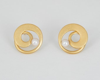 Boucles d'oreilles WIRBEL clous d'oreilles perle plaqué or Barbara Weiss