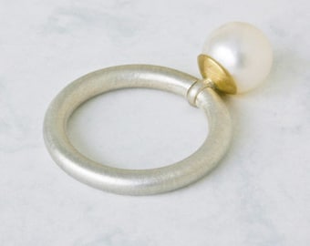 Ring with movable pearl, pearl ring, silver, gold, Barbara Weiss