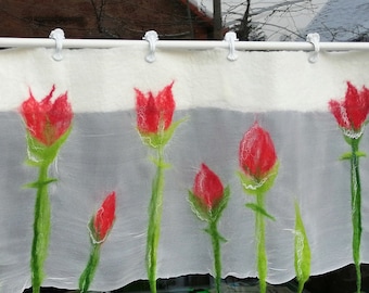 Gardine handgefilzt: "Rote  Tulpen"  , Seide und Wolle, hauchdünner luftiger Fensterschmuck, Gardinen, Scheibengardine, Vorhang, Filz