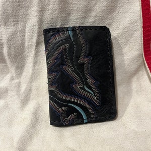Cartera con bolsillo delantero tipo bota de vaquero