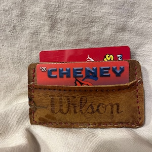 Cartera con bolsillo delantero y guante de béisbol