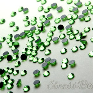 LIGHT PERIDOT SS16 Hotfix Basic rhinestones light green