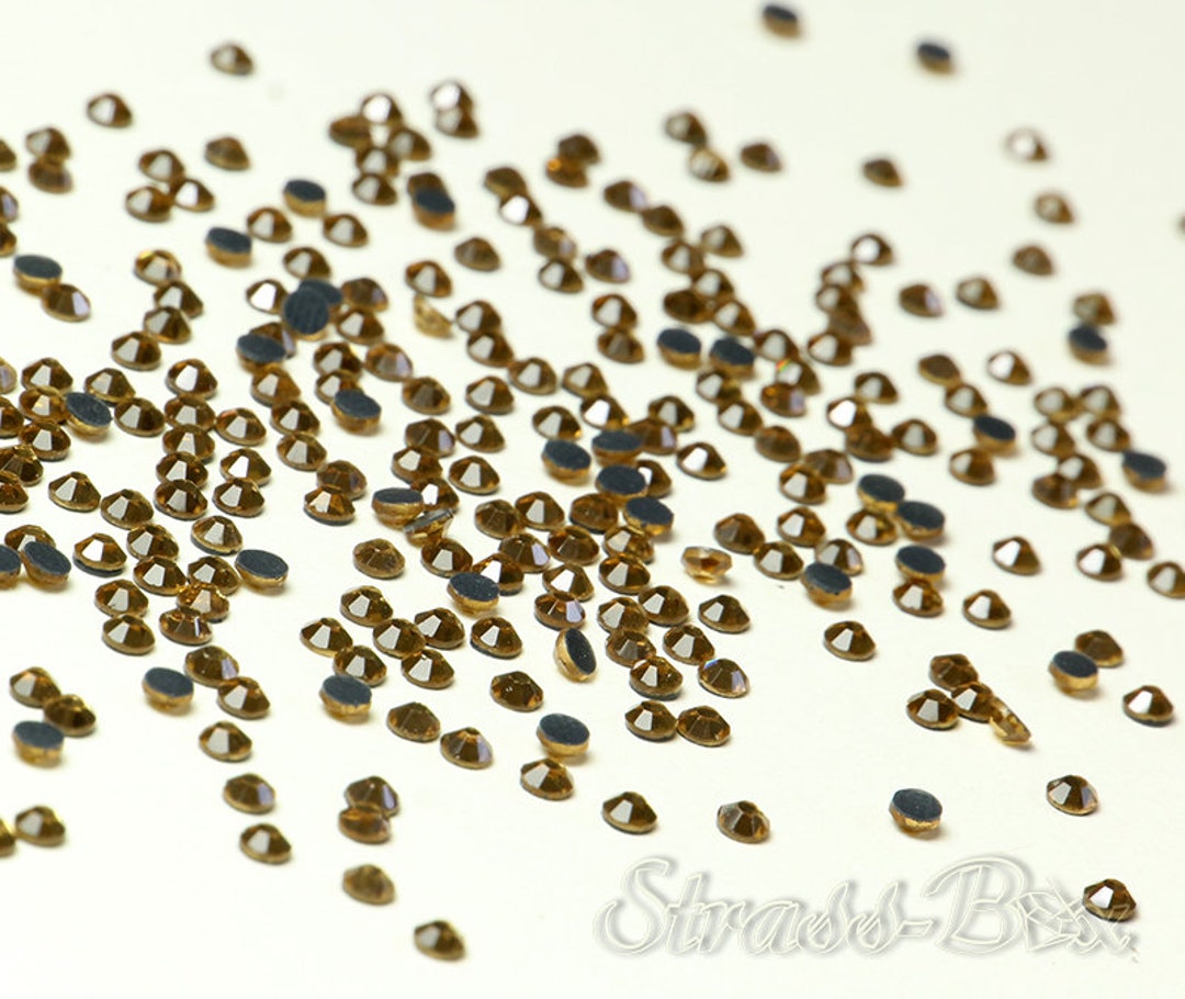 1400 Strass Termoadesivi Hotfix SS8 (2,4 Mm) – Trasparenti Crystal – Per Tessuti E Abbigliamento – DmC Quality