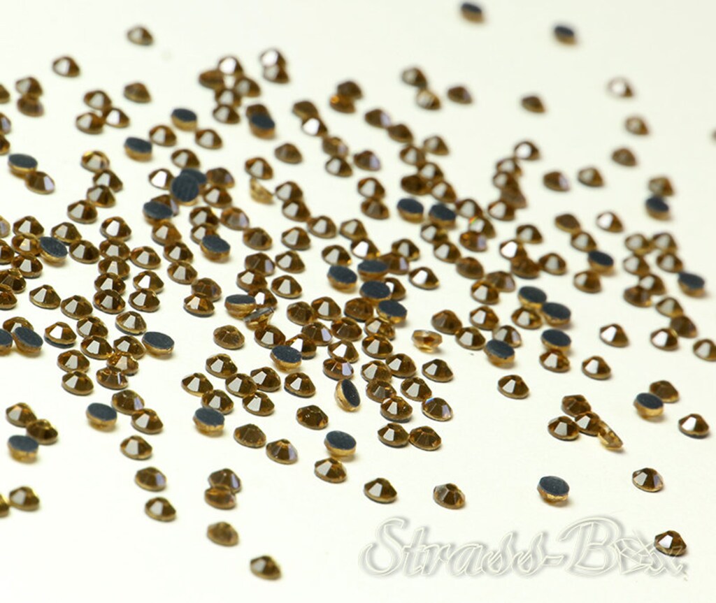 1400 Strass Termoadesivi Hotfix SS8 (2,4 Mm) – Trasparenti Crystal – Per Tessuti E Abbigliamento – DmC Quality