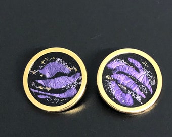 Pinces d'oreilles en peinture sur soie signées UHLIG, magnifique noir violet 2,5 cm Ø boucles d'oreilles à clip en artisanat d'art