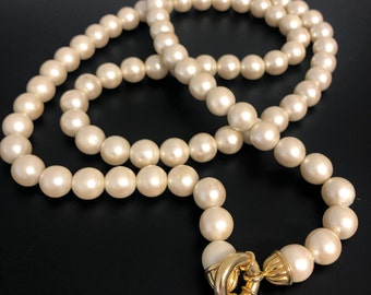Grand collier de perles de verre Style et design haute couture Vintage des années 1980 élégant collier de perles de 116 cm de long avec des perles de verre blanches de 1,5 cm Ø