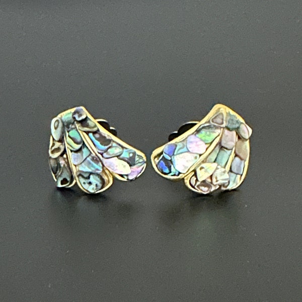 Mother-of-pearl sea waves clip earrings decorated with real mother-of-pearl, high-quality vintage clip earrings in designer quality, new condition