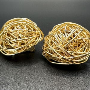 Oversize wirework ear clips, very large, extravagant vintage haute couture style clip earrings 3.5 cm, RARE, collector