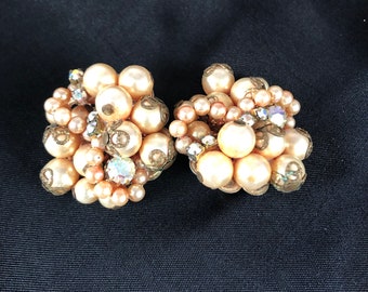 HASKELL Stil Ohrclips Wunderschöne elegante faux Perlen und Strass  verzierte 3.5 cm Ø Vintage 50s Miriam Haskell Stil Cluster Clip Ohrringe
