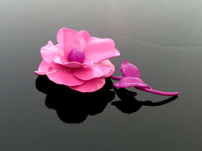 beautiful enameled Flower Power /& Pucci Era Flower Pin Brooch in MINT vintage condition 8.5 x 4.8 cm total 25 Gram Hot Pink and Purple long
