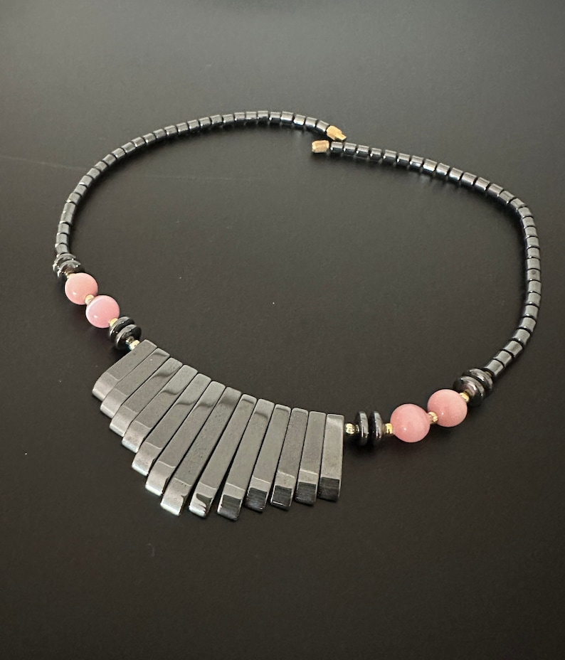 Hematite natural stone necklace Beautiful elegant boho lady necklace 1970's pink moonglow glass beads decorated hematite necklace necklace hématite image 2