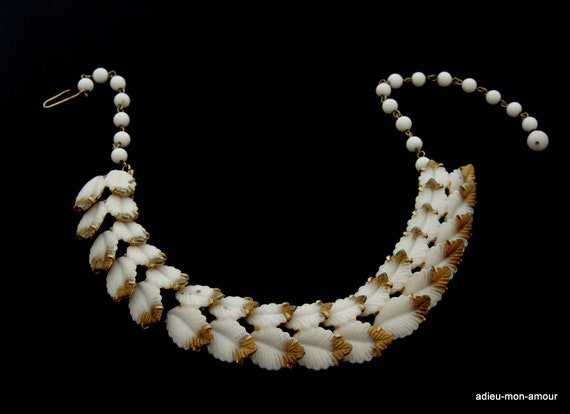 Vintage Beautiful & Rare Celluloid Leaf Necklace 1