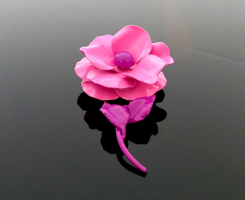 beautiful enameled Flower Power /& Pucci Era Flower Pin Brooch in MINT vintage condition 8.5 x 4.8 cm total 25 Gram Hot Pink and Purple long