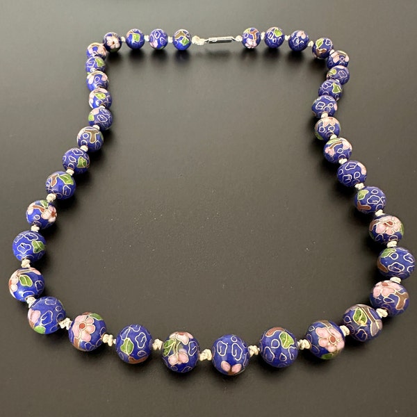 Cloisonne Blütenperlen Halskette wunderschöne Vintage 1970s Hand geknotete emaillierte Collier Kette