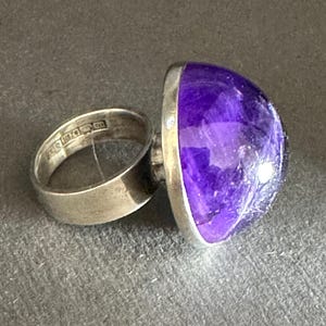 Amethyst silver ring genuine Sterling 925 hallmarked MODERNIST ring vintage 1960s - 1970s silversmith very large, genuine natural amethyst