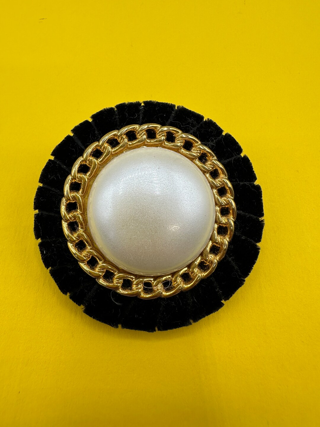 Broche Couture Vintage Signée EA - Dorée Avec Perle Et Noeud - Années 90