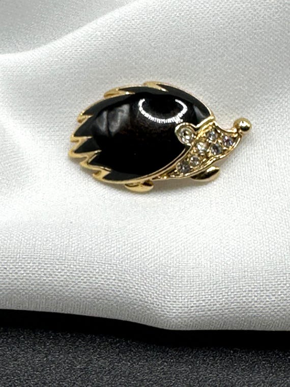 Hedgehog Tie Pin Brooch Beautiful black enameled … - image 4