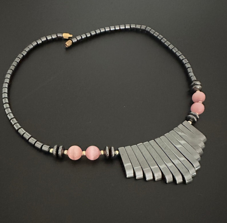 Hematite natural stone necklace Beautiful elegant boho lady necklace 1970's pink moonglow glass beads decorated hematite necklace necklace hématite image 1