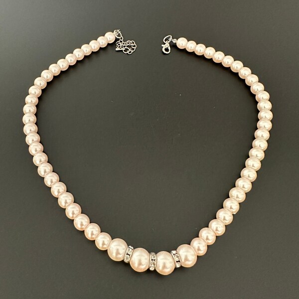 SALE Rosa Glasperlen Halskette ein Hauch von zartesten rosa Vintage Glas Perlen und Strass Rondelle Collier Kette, 1 verkratzte Perle