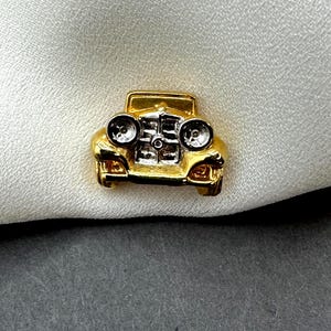 Oldtimer Auto Krawattennadel Vintage 1980s vergoldete und versilberte, hochwertige Pin Kragen Nadel Brosche