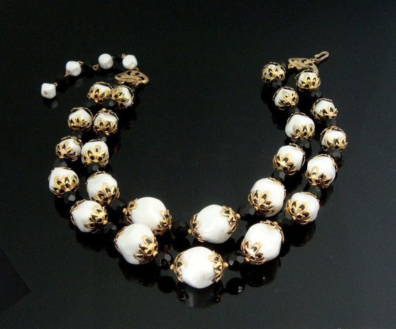 DEAUVILLE necklace vintage white uneven faux baro… - image 3