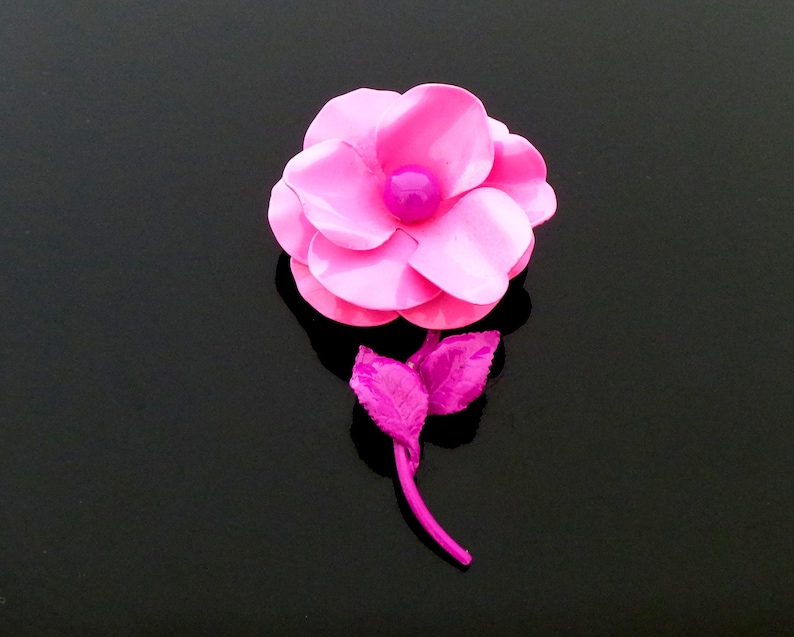 beautiful enameled Flower Power /& Pucci Era Flower Pin Brooch in MINT vintage condition 8.5 x 4.8 cm total 25 Gram Hot Pink and Purple long