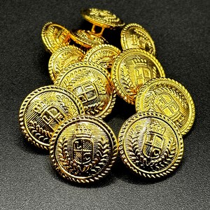 Gold button collection, vintage designer LC Liz Claiborne, 6 x 2.2 cm and 6 x 1.8 cm Ø metal buttons, 12 pieces total.