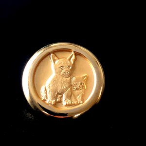 Dog and cat brooch, high-quality and gold-plated... looks like real gold jewelry when worn.