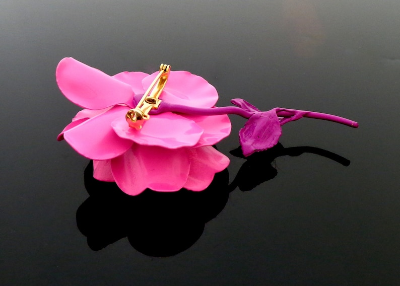 beautiful enameled Flower Power /& Pucci Era Flower Pin Brooch in MINT vintage condition 8.5 x 4.8 cm total 25 Gram Hot Pink and Purple long