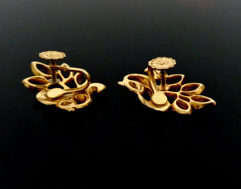elegant earscrews screw earrings earrings gold plated metal original 1940s earrings 1940s Art Nouveau classy design