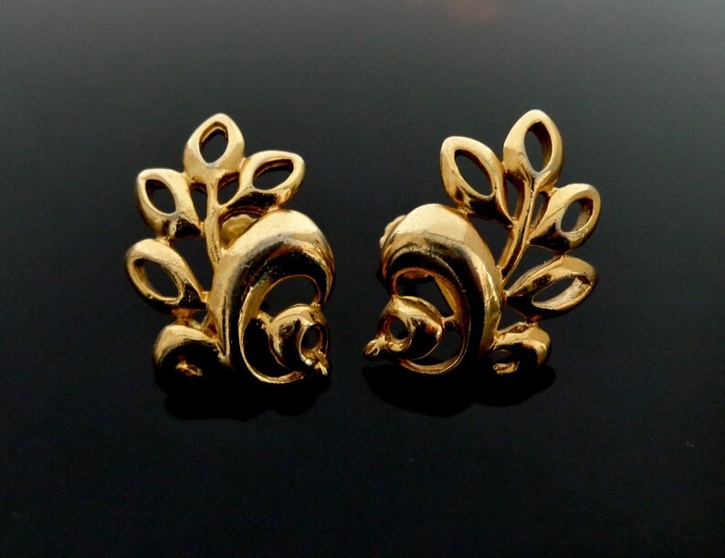 elegant earscrews screw earrings earrings gold plated metal original 1940s earrings 1940s Art Nouveau classy design