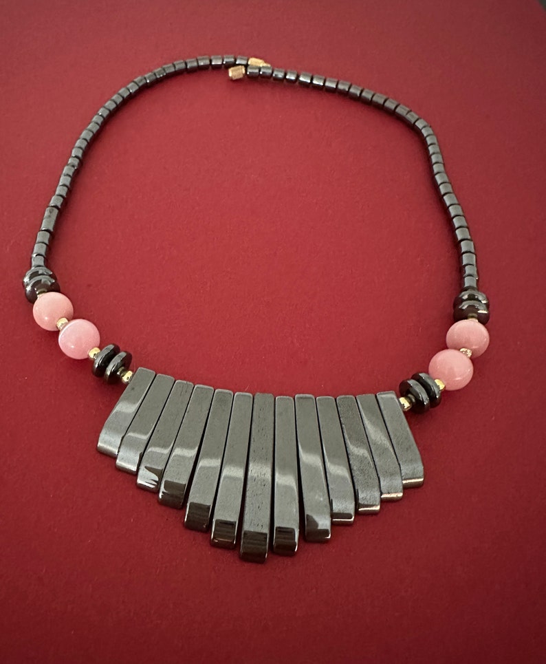 Hematite natural stone necklace Beautiful elegant boho lady necklace 1970's pink moonglow glass beads decorated hematite necklace necklace hématite image 3