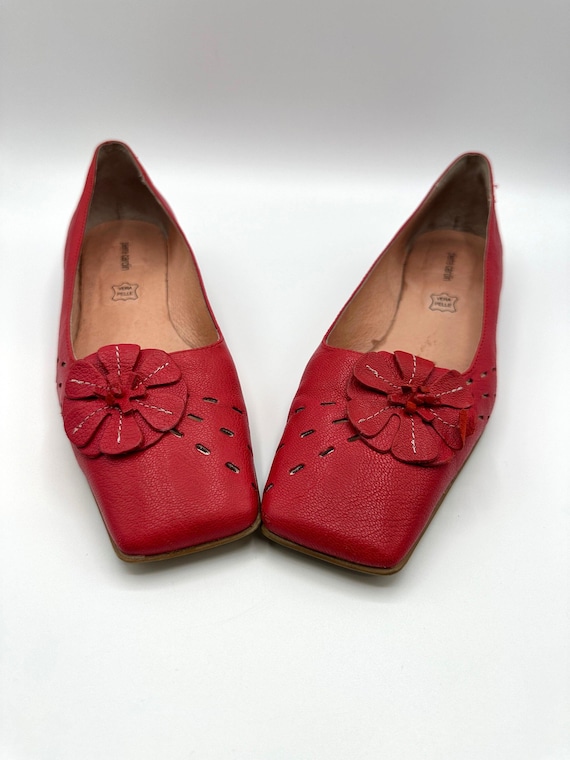 Vintage designer shoes The timeless elegance of designer heels | Etoile Luxury  main image 4