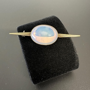 Art Deco Brooch Vintage faux Opal Glass Cabochon decorated wonderful brooch