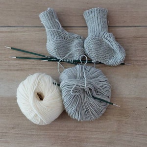 Babysocken / Babyschuhe handgestrickt aus Wolle Gr. S M L Sofort lieferbar Bild 9