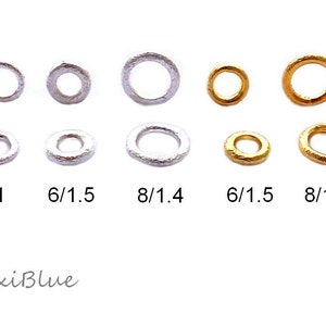 Può includere: Assortimento di anelli aperti in argento e oro in varie dimensioni. Gli anelli aperti hanno un diametro di 6/1, 6/1.5, 8/1.4 e 8/1.4 pollici. Gli anelli aperti sono testurizzati e hanno una finitura martellata.