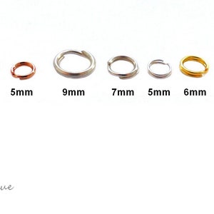 Puede incluir: Surtido de anillas de salto en diferentes tamaños y colores. Las anillas son de metal y están disponibles en plata, oro y oro rosa. Los tamaños de las anillas son 5 mm, 6 mm, 7 mm y 9 mm.