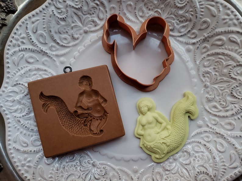 molds are all sold separately Fits mold 671. COOKIE CUTTER ONLY
